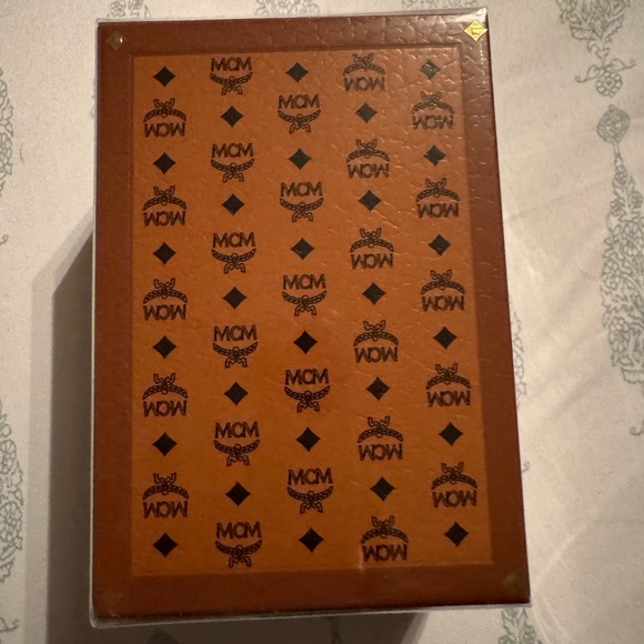 MCM - Picture 2 of 7